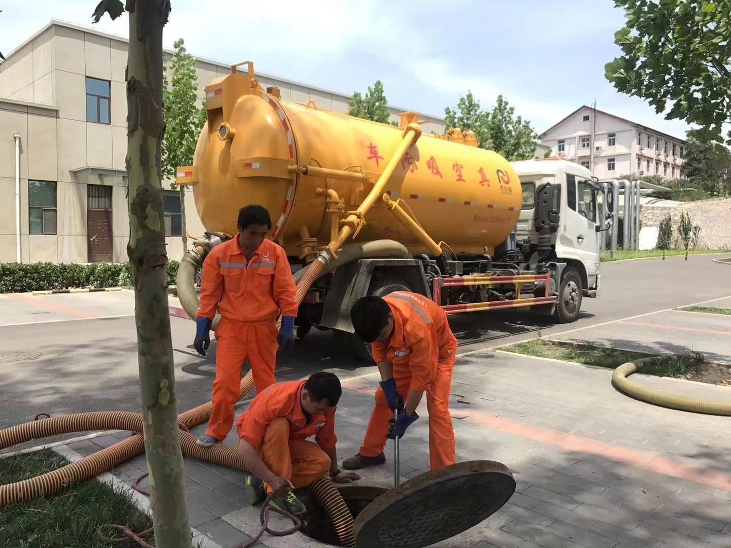 余江化粪池清理与5-8吨吸粪车施工效率分析